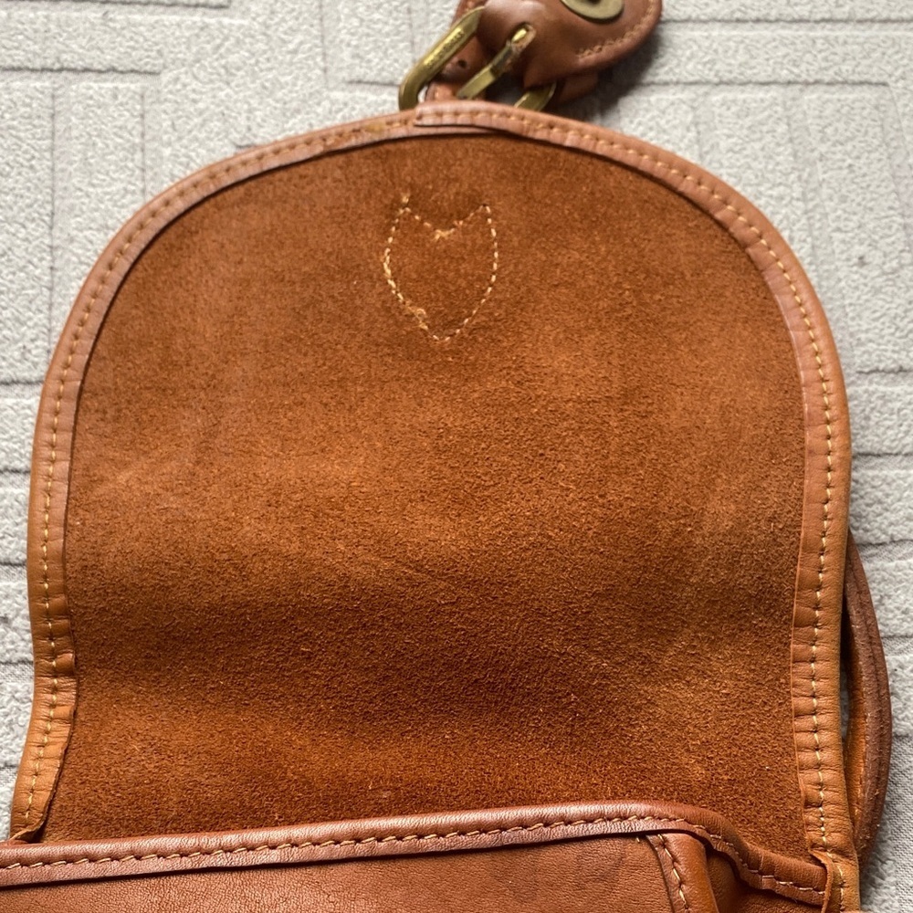 Elegant Robert Cheau Tan Leather Crossbody Bag - Picture 7 of 10